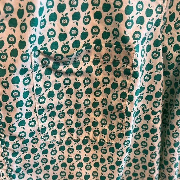Green Patterned 1/2 button top size 10 - Picture 7 of 8